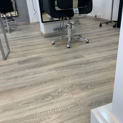 Instalación Parquet en Centro de Belleza