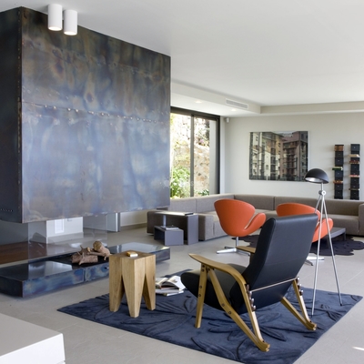 Luminosidad y color para una casa abierta al paisaje