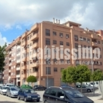 Edificio De 23 Viviendas Libre, Locales Y Garaje