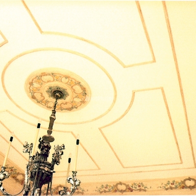 Pátina De Colores Sobre Molduras De Techos