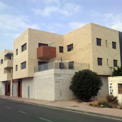 Edificio De 14 Viviendas, Locales Y Sótano