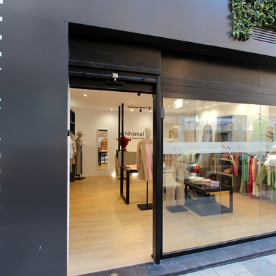 Tienda de ropa miNNimal en Poeta Quintana