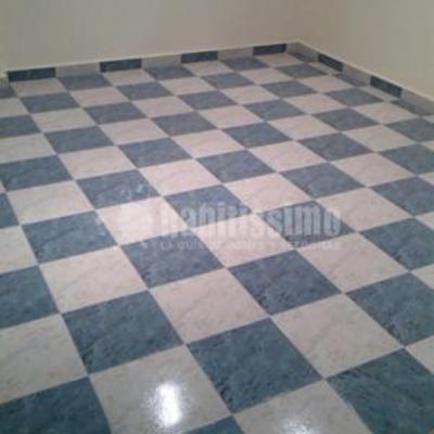 Construccion de dos cuartos de baños, aseo, oficina y vestuario en una nave 