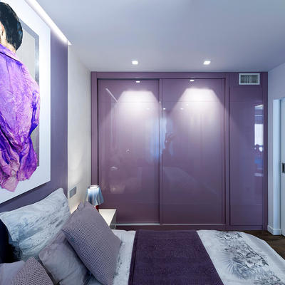 Dormitorio en blanco y malva