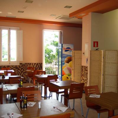 Rehabilitación-Reforma de vivienda para uso de restaurante-cafetería