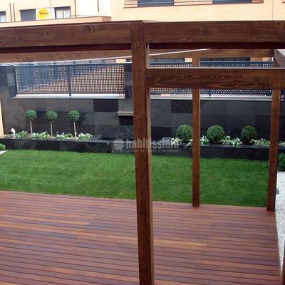 Decoración de jardín en vivienda adosada