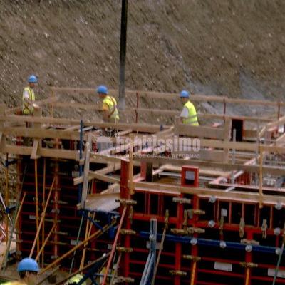 Construccion de cajon incado y muro de empuje