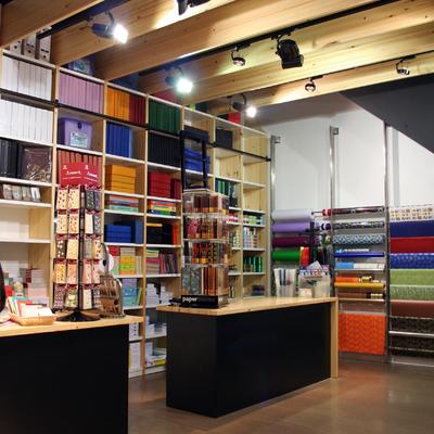 Reforma integral de la papelería Pedra paper tisora