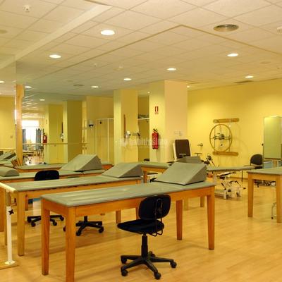 Gimnasios y Clínicas.