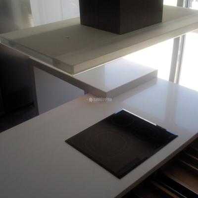 Cocina abierta y tirador de Gola