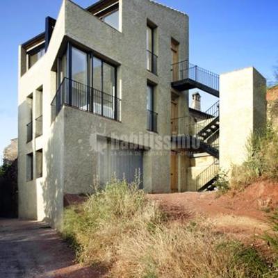 Edificio plurifamiliar de dos viviendas y legalización de garaje  preexistente en la planta baja en el Molar