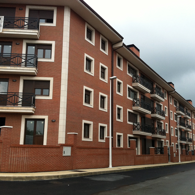 76 viviendas en bloque y garajes