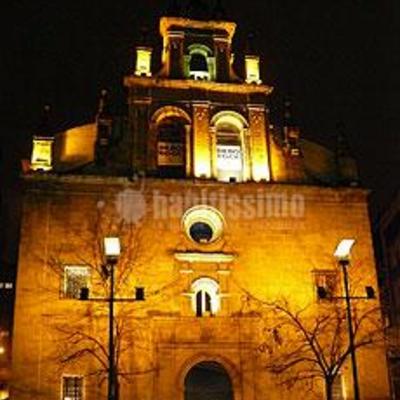 Instalación de iluminación espectáculo y sonido profesional