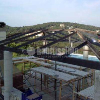 Construcción de Barbacoa con Techo de Obra