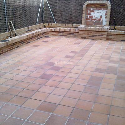 Solado Patio Interior y Realización De Jardineras