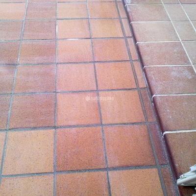 Solado Patio Interior y Realización De Jardineras