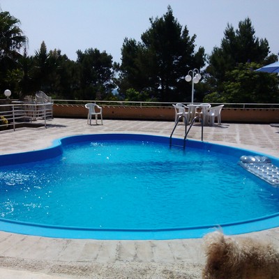 Pintado de piscina de fibra. Pintures Frau.