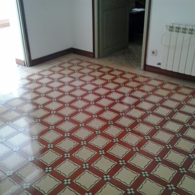 Abrillantat  en terrazo hidraulic aquest paviment de mes de 40 anys