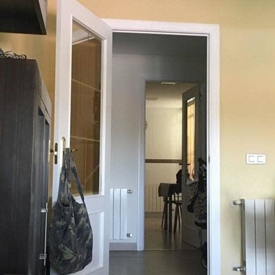 Lijado, imprimación y lacado con esmalte laca de alta calidad con rec poro