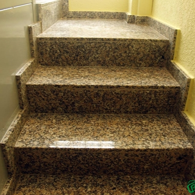 Acabados de granito en escaleras