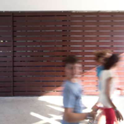 Acceso a una de las salas.