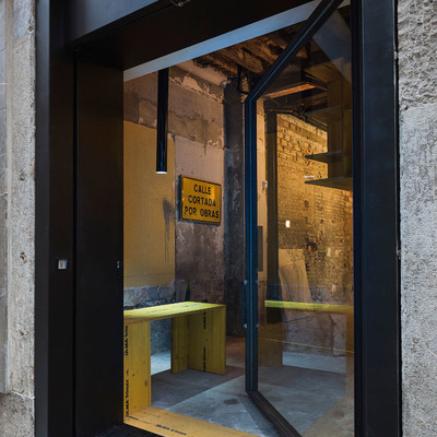 Acceso al estudio de arquitectura y diseño desde la Calle San Jerónimo, de Granada