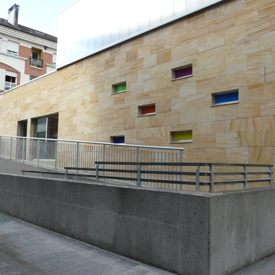 Acceso trasero desde el antiguo edificio del colegio 3