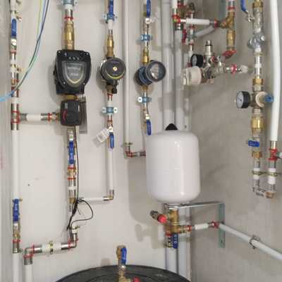 INSTALACIONES DE AEROTERMIA CON SUELO RADIANTE-REFRESCANTE