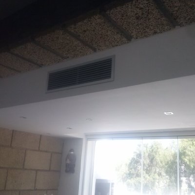SISTEMA DE AIRE ACONDICIONADO POR CONDUCTO