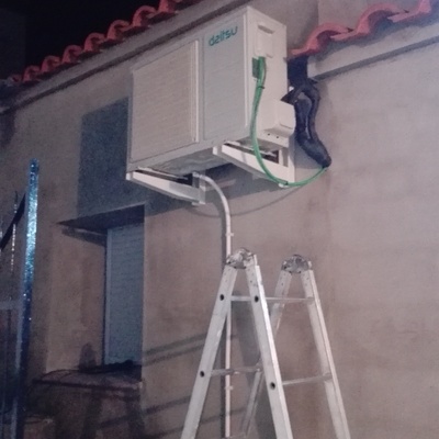 Pizarras digitales, aires acondicionados