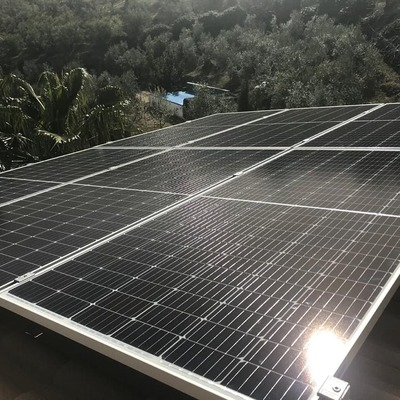 INSTALACIÓN SOLAR AISLADA CON PANELES 430W