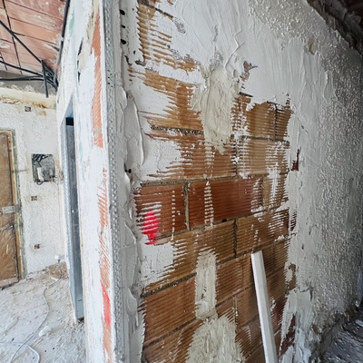 Alisado de paredes del pasillo