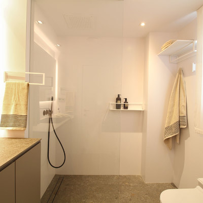 Amplia ducha abierta