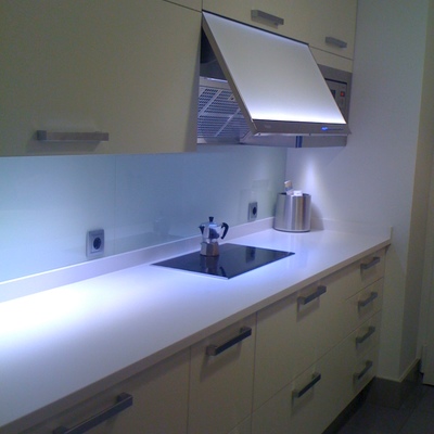 DISEÑO Y DISTRIBUCIÓN AMUEBLAMIENTO DE COCINA