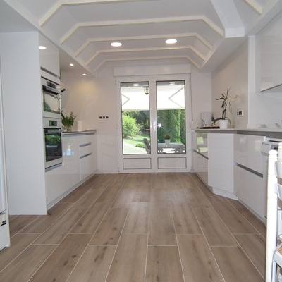 Amueblamiento de cocina moderna.