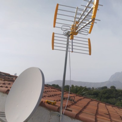 Antenista Profesional. Precios económicos. Instalación, orientación y mantenimiento de antenas TV de todo tipo.