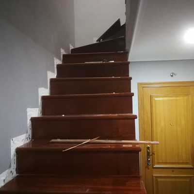 ESCALERAS Y PAREDES DE MICROCEMENTO