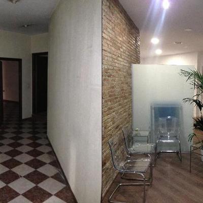 Reforma integral de oficina para adaptación a clínica de fisioterapia