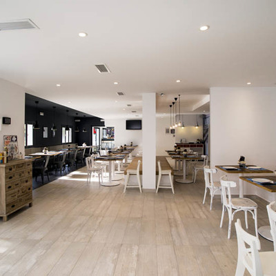 Aquarela Gastrobar&Jardín ORTHO estudio de interiorismo