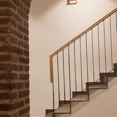 Arco existente y escalera a la planta primera