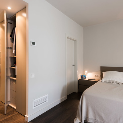 Armario abierto dormitorio - Reforma calle Moscou | Standal