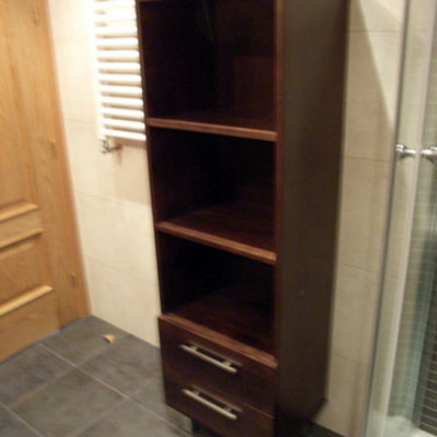 Armario columna wengue con estanterias
