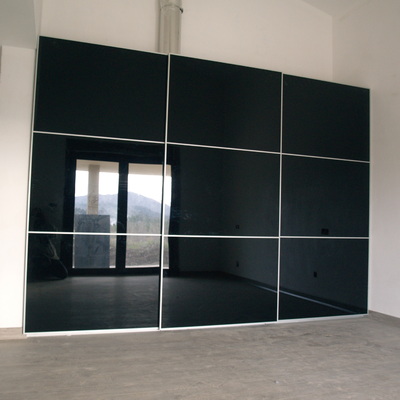 ARMARIO CON PUERTAS EN CRISTAL NEGRO