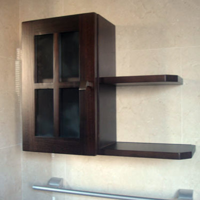 Armario de colgar con baldas