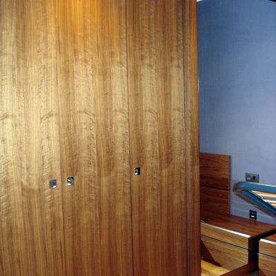 Armario puertas bisagras y corredera