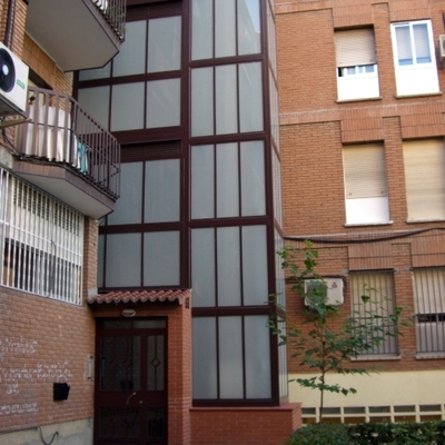 ascensor con cambio de tiro de escalera.