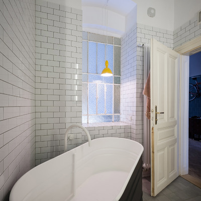 Bañera de metal negra