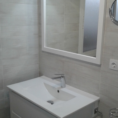 ALICATADO DE COCINA, ASEO Y PATIO ENCIMA DE LOS AZULEJOS ACTUALES EN  ALMENDRALEJO