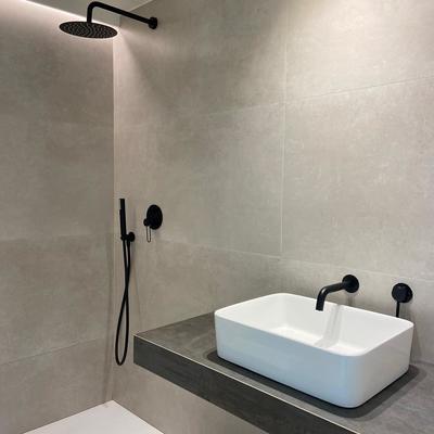 Reforma de dos baños y piscina.