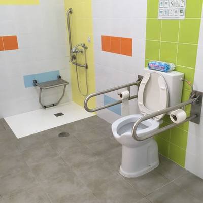 Baño accesible discapacitados.